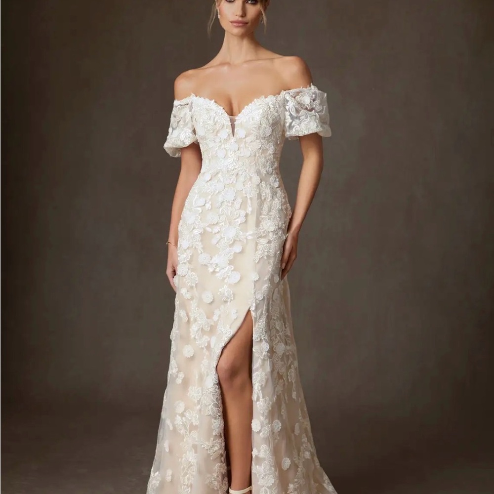 Azazie Vivienne Size 10 Diamond White/Champagne With Tags